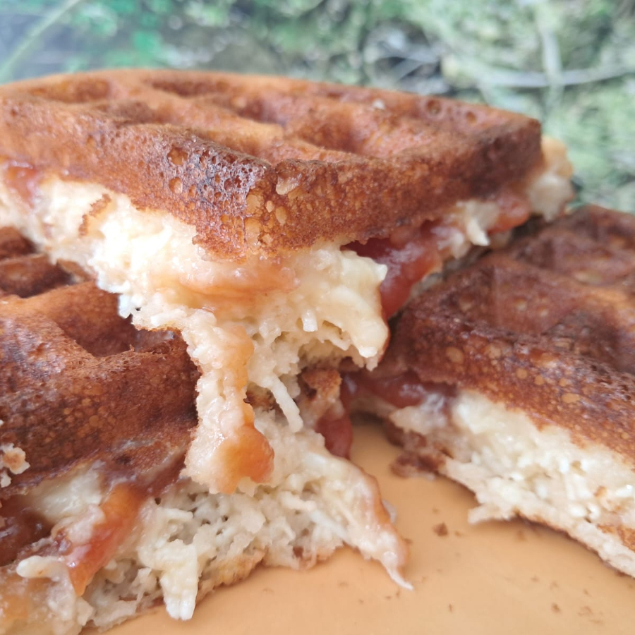 Waffle Relleno Jamón Queso