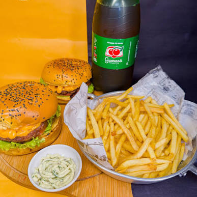 2 X-tudo OU 2 X-tudão, 01 porção de fritas tradicional, 01 refrigerante 2 litros (MANDAR A OPÇÃO ESCOLHIDA DE LANCHE E DE REFRIGERANTE NO NOSSO CHAT)