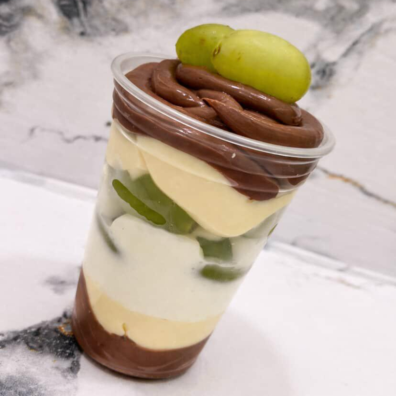 Brigadeiro cremoso de ninho, Brigadeiro de chocolate e uvas verdes sem semente