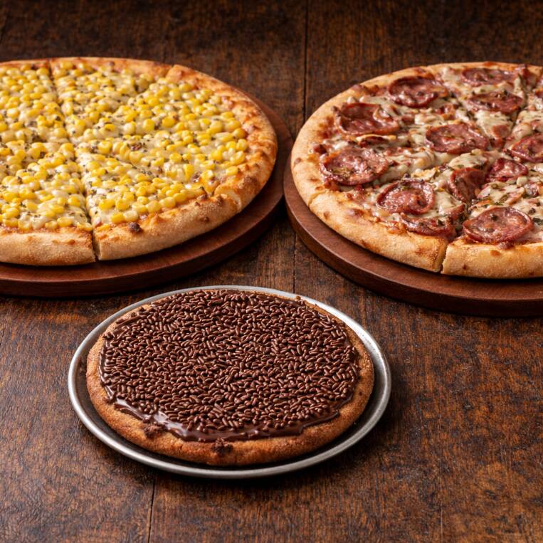1 Pizza Grande de Milho + 1 Pizza Grande de Calabresa + 1 Broto de Brigadeiro + 1 Coca-cola 1 litro