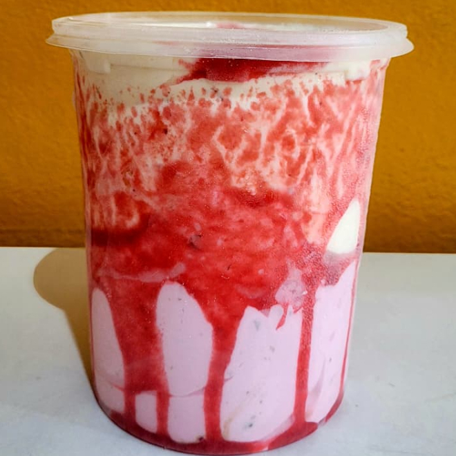 2 potes de 2 litros cada com 2 sabores em cada pote!