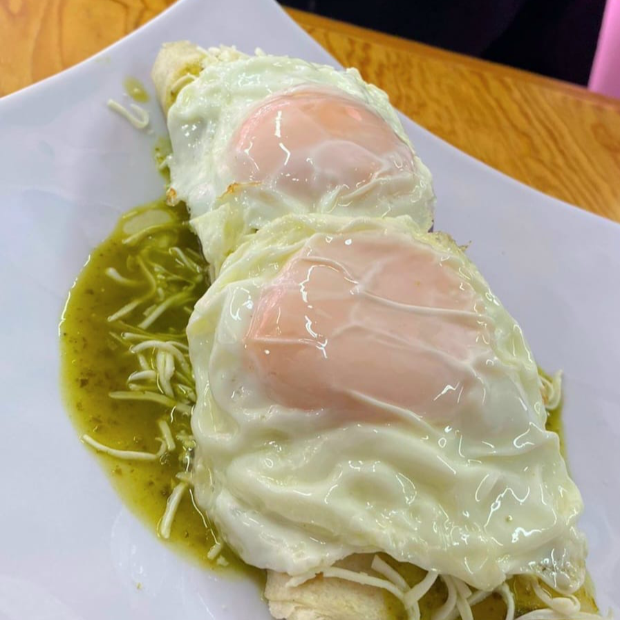 Burrito con Chilaquiles y Huevito