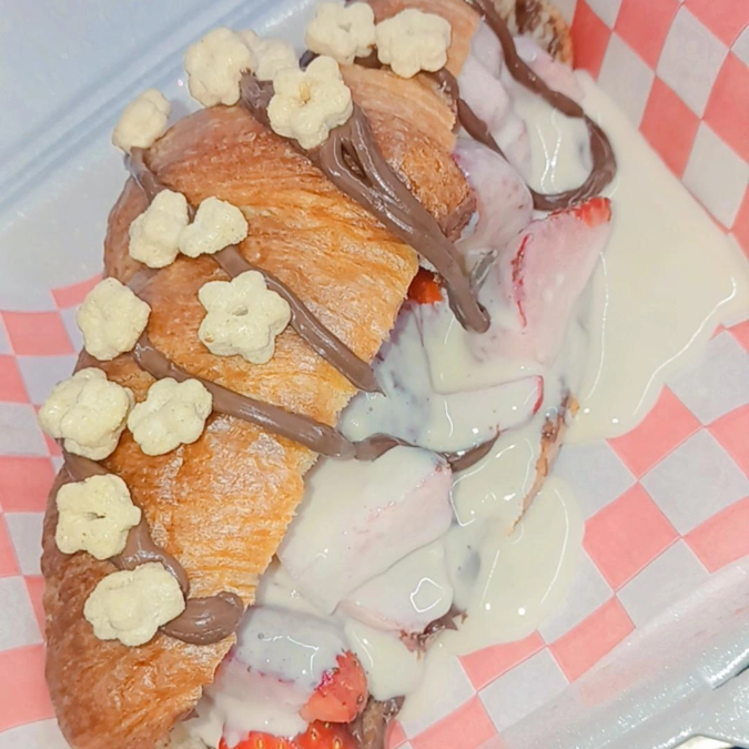 Croissant de NUTELLA y Fresas con Crema