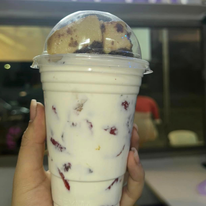 16 oz fresas con crema mas chocoflan