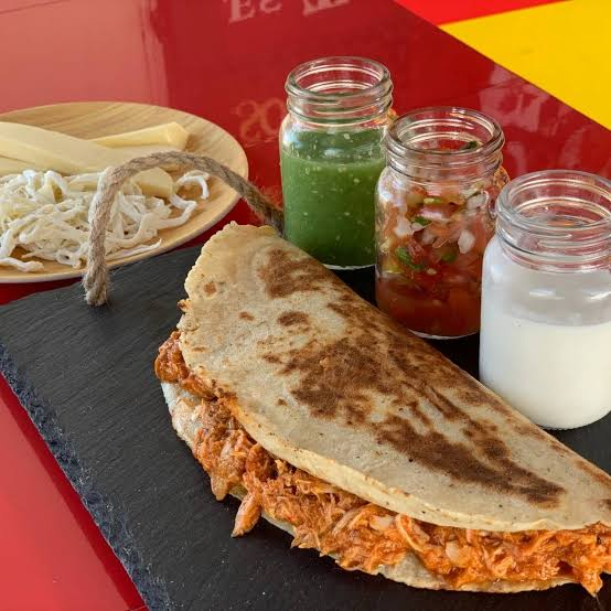 Quesadilla Gigante