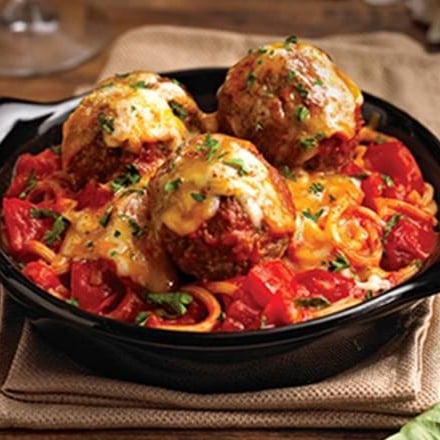 Spaghetti Rigati con Albóndigas Horneadas