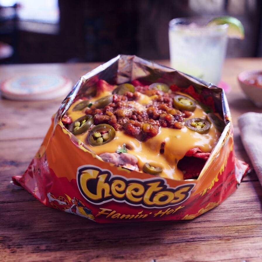 Cheetos Flamin Hot Con Queso, Frijoles y Chiles