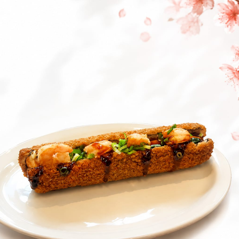 Nosso Big Hot Holl Primavera é preparado com arroz japonês empanado e frito, recheado com salmão, cream cheese e cebolinha fresca, finalizado com camarão, trazendo uma combinação perfeita de textura e sabor. Para finalizar, recebe camarões selecionados e um toque especial de molho tare, que entrega o equilíbrio ideal entre o doce e o salgado. Porção de 230g.
