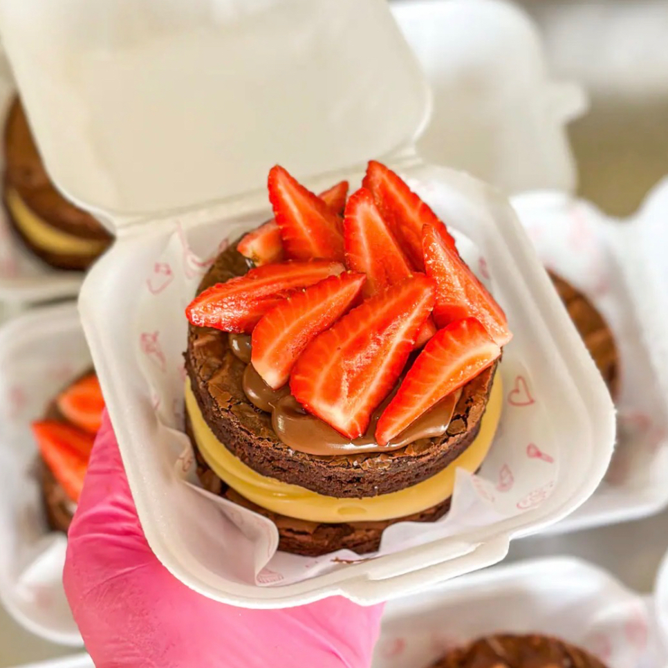 Nosso delicioso browne, com brigadeiro de Ninho, Nutella e morangos frescos que são adicionados na hora em que você faz seu pedido. Sem dúvida é o mais pedido do nosso cardápio!