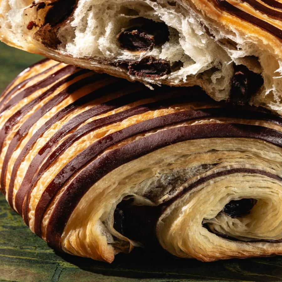 Massa folhada com cacau francês e chocolate francês meio amargo forneável