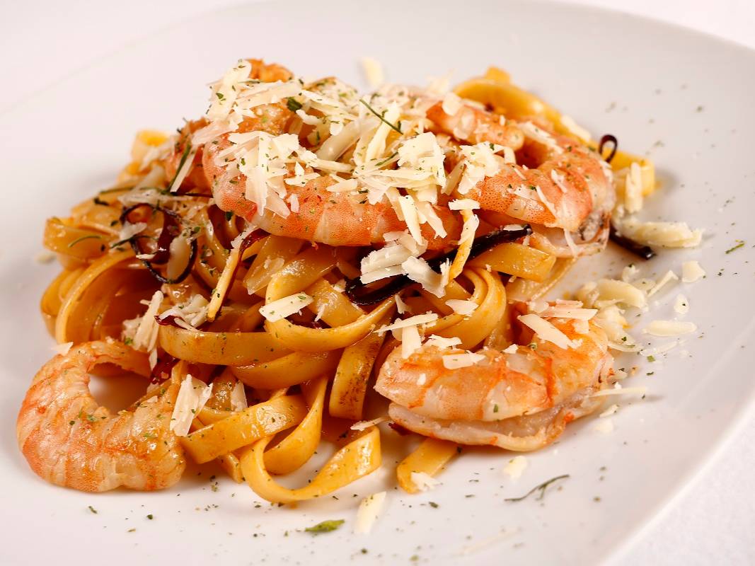 Pasta al Ajillo con Camarones
