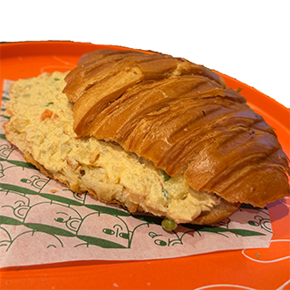 Croissant de Ensalada de Pollo