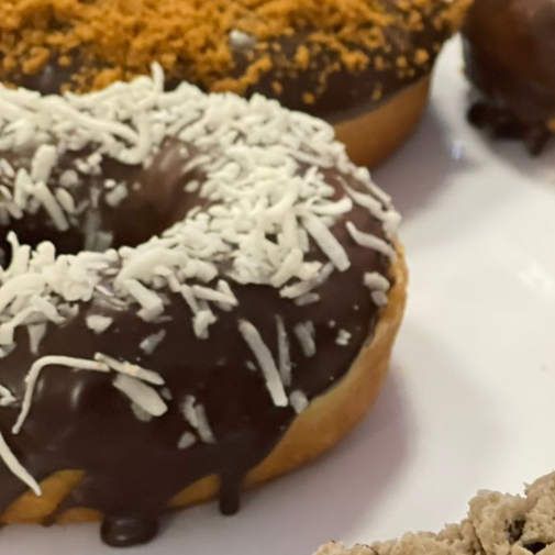 Dona Chocolate Oscuro con Coco