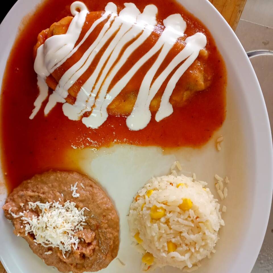 Una pieza de chile relleno