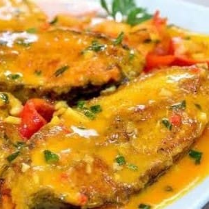 Moqueca tradicional com azeite de Oliva extra virgem temperado com produtos naturais acompanhada de legumes cozidos e 1 ovo + 1 salada (alface ou feijão fradinho)
DICA DA NUTRI: BATE A META PROTEICA,BAIXO EM CALORIAS E RICA EM MINERAIS E VITAMINAS