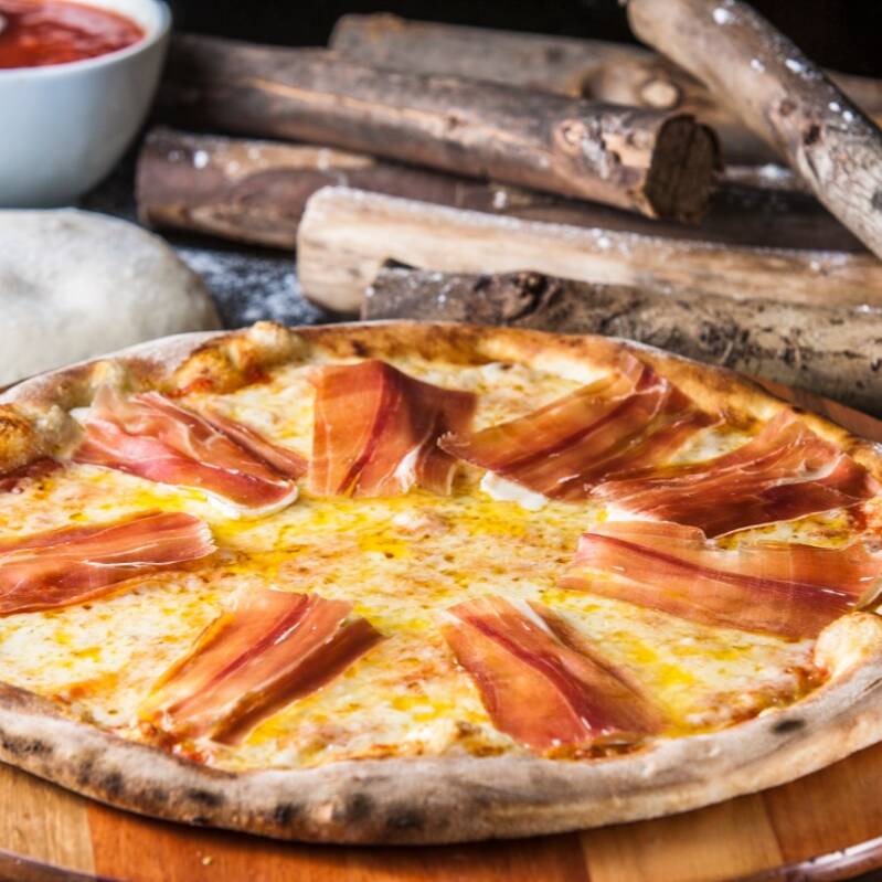 Presunto Parma, mussarela de búfala e tomate