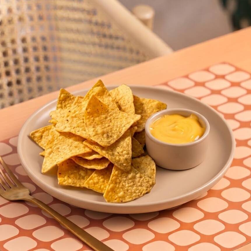 Nachos con Queso Cheddar Bowl