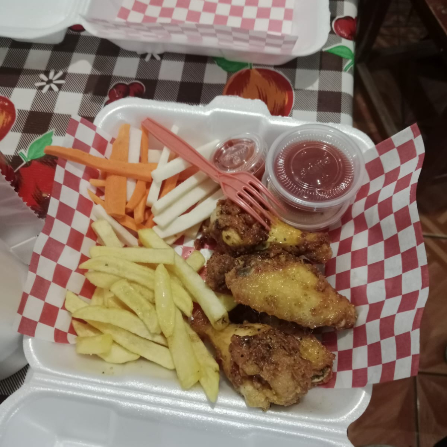 Alitas con papas