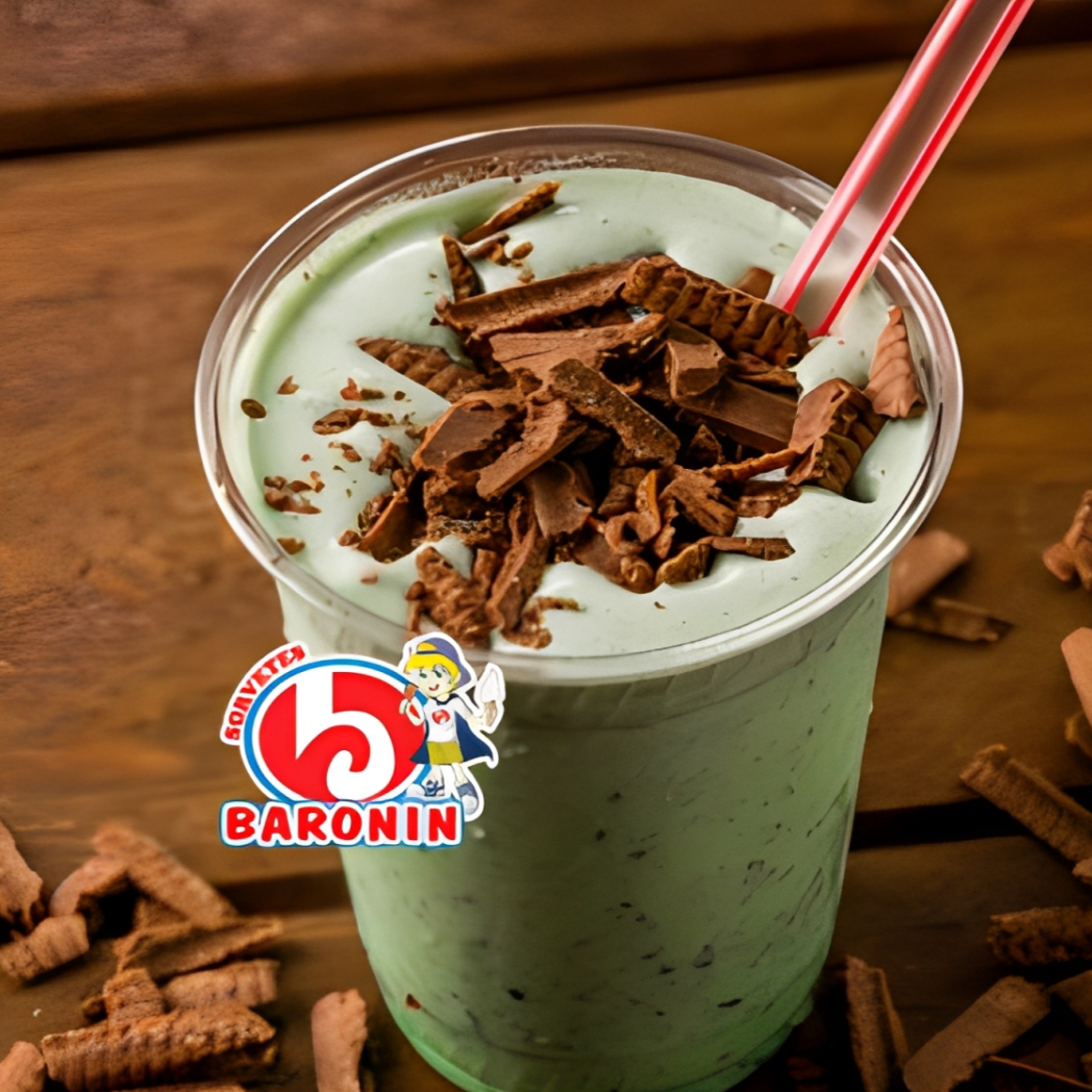 Milk shake de Chocomenta super cremoso, feito com sabor suave e marcante na medida certa. Refrescante, clássico e perfeito pra matar a vontade a qualquer hora!