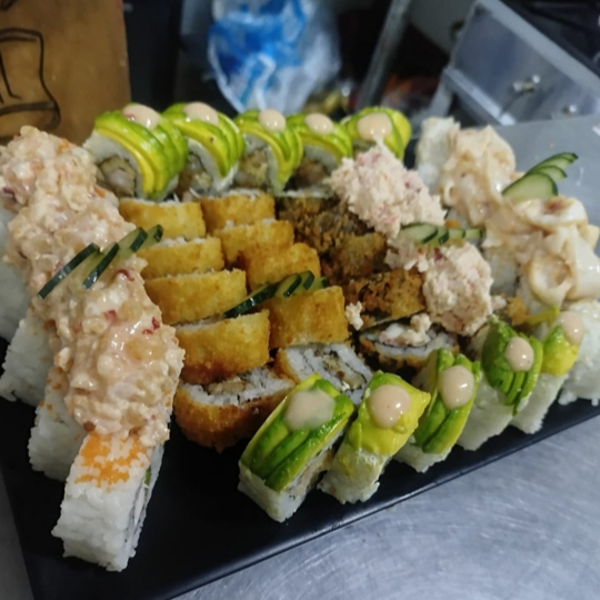 12 Bocados + Porción de Ceviche + Postre + Bebida