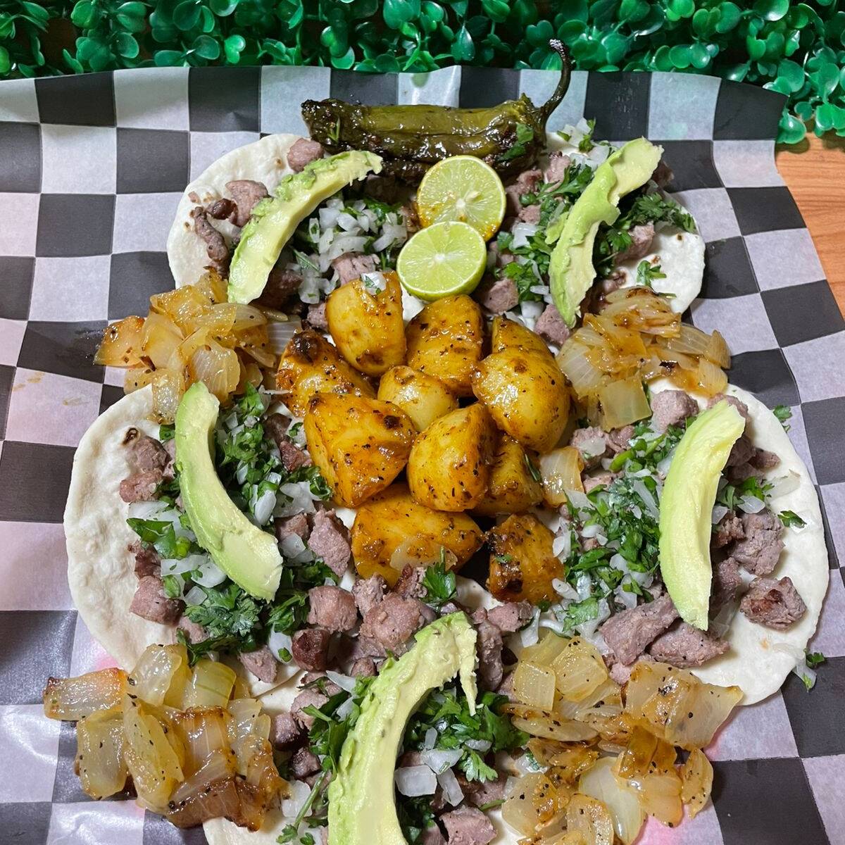 Tacos de Arrachera en Harina.
