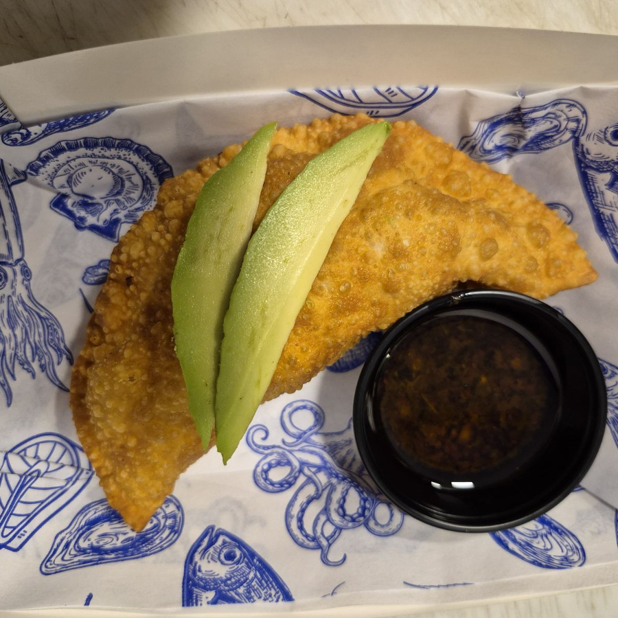 EMPANADA DE CAMARÓN CON QUESO