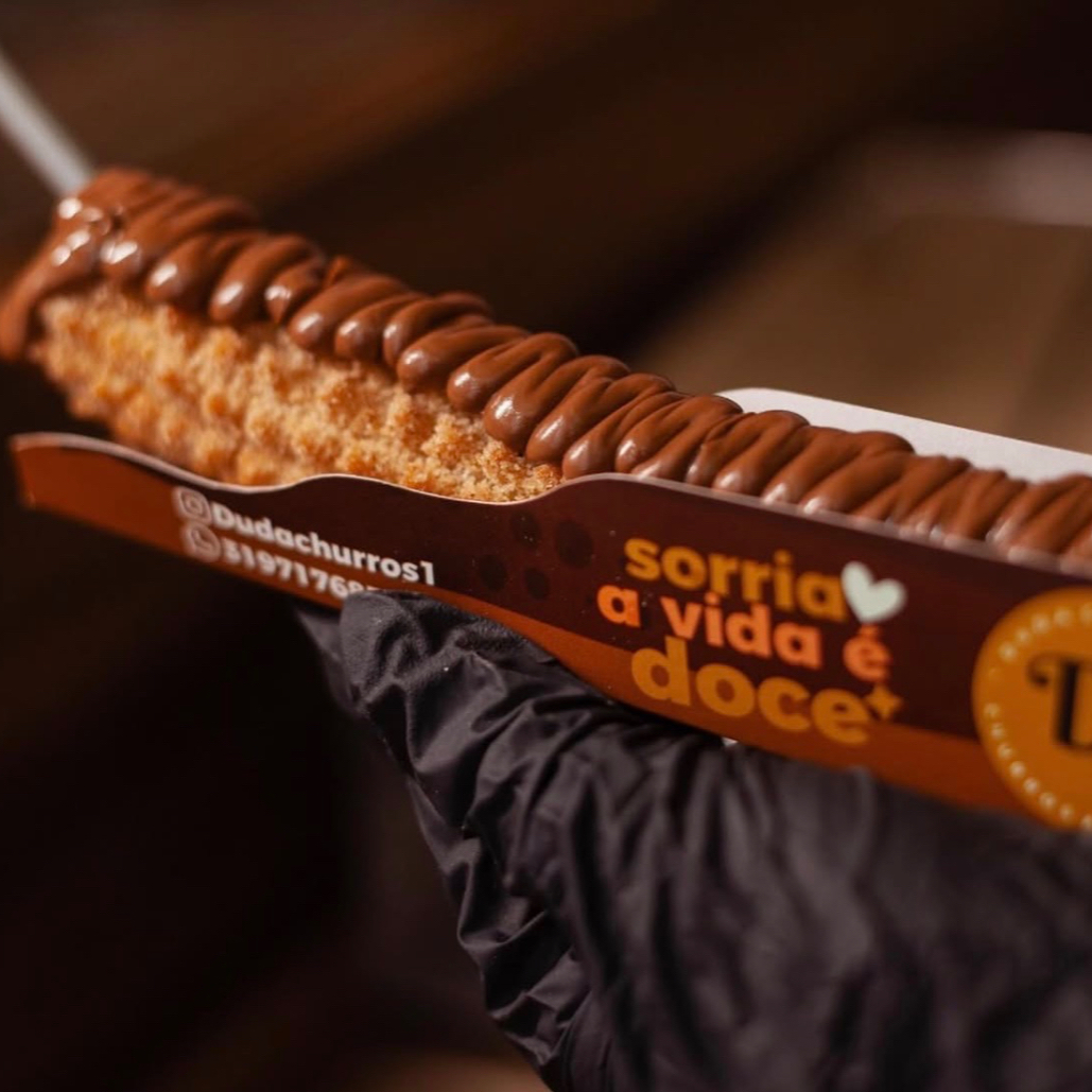deliciosa massa crocante com recheio de nutella e cobertura de nutela