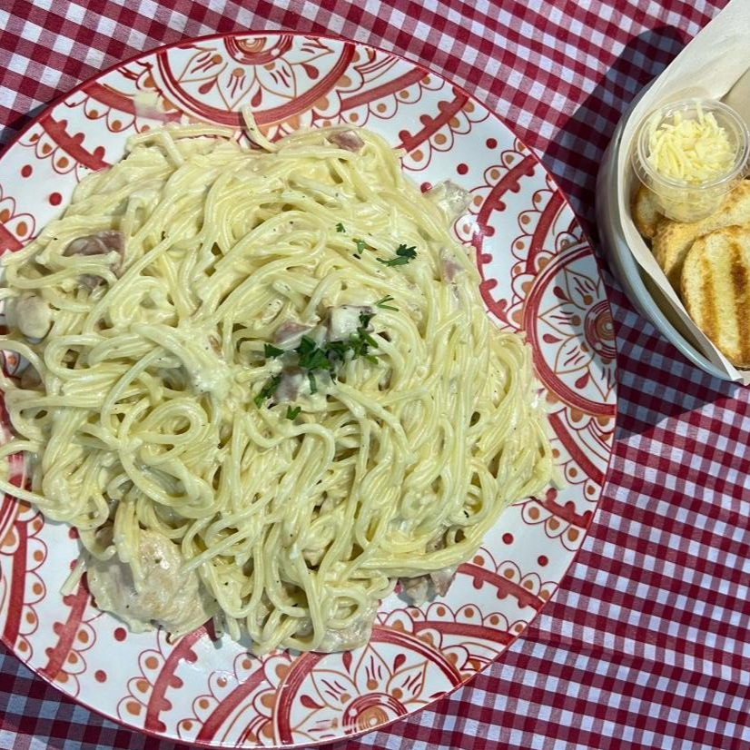Pastas con Salsa Carbonara y Pollo