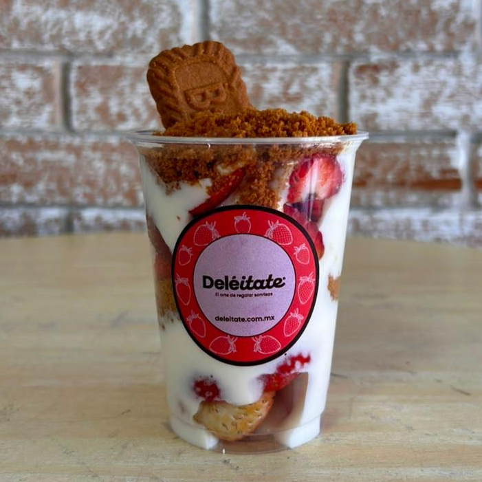 Vaso Fresas con Crema LOTUS 10onz