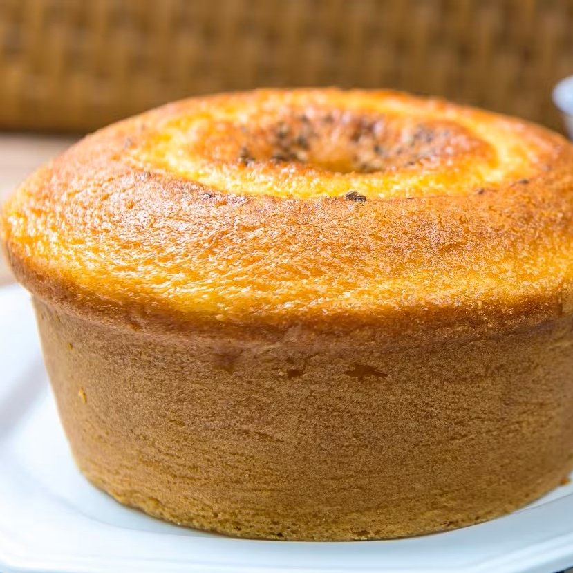 Bolo de Fubá tradicional com erva doce