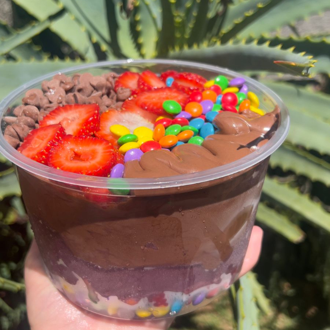 Mousses: morango,maracujá,Ninho. Recheios: brigadeiro,Ninho Complementos: leite em pó,paçoca, gotas de chocolate,Nutella,leite condensado,granulado,Confete,amendoim Fruta:morango e banana