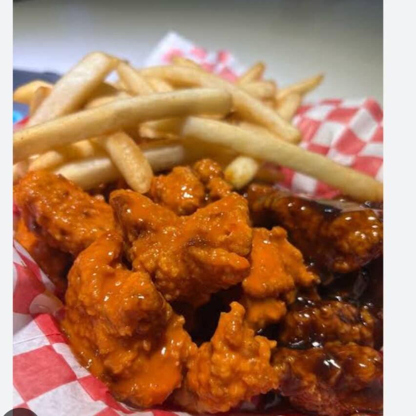 Sample Desgraciado alitas boneles y papas