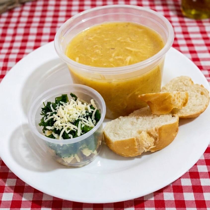 Caldo de kenga, acompanhado de pão, mussarela e cheiro verde sabor irresistível em uma refeição quente, prática e leve, perfeita para aquecer o corpo e conquistar o paladar. 🍜