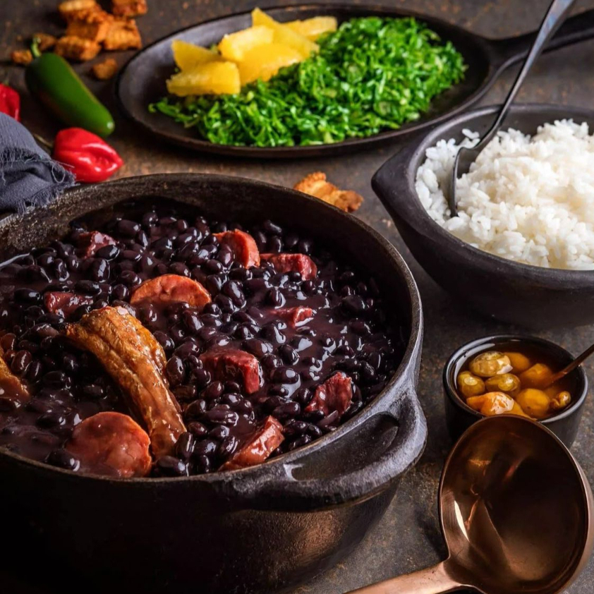 Arroz branco, couve , vinagrete e farofa