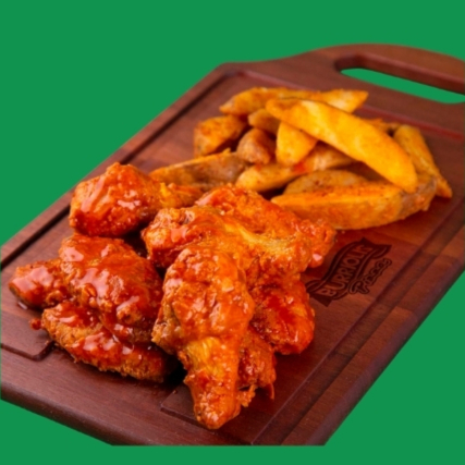 Alitas Horneadas y Papas gajo
