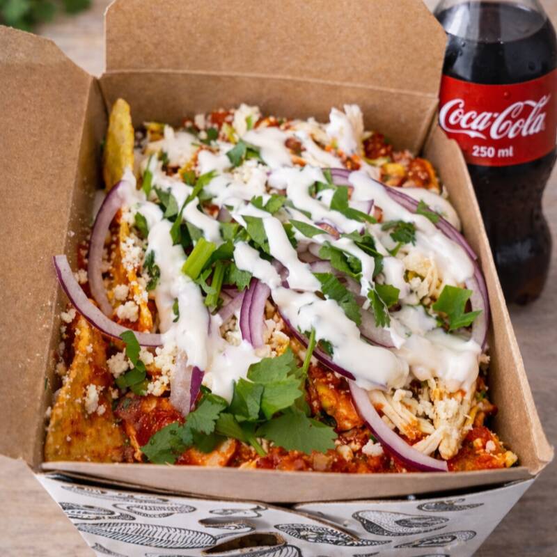 Combo Chilaquiles Rojos con Pollo + Coca 600ml