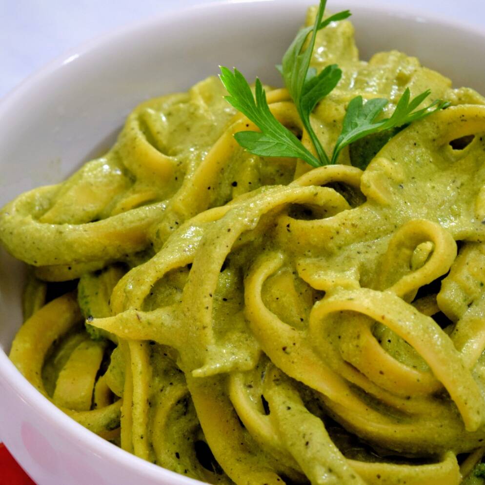 Pasta en crema de queso y poblano