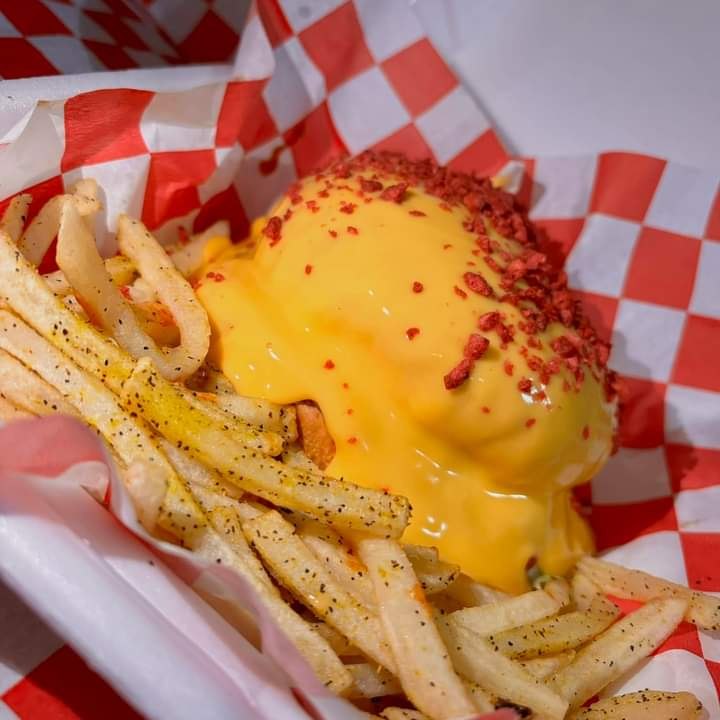 Chessy Burgess 🍔 y 🍟 papas