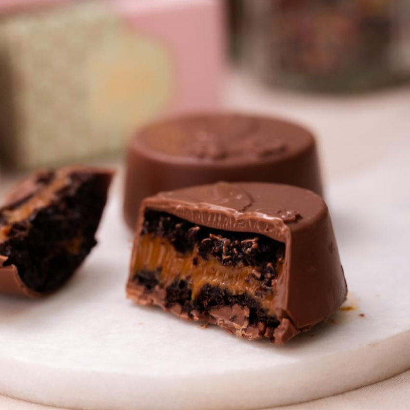 Pão de mel macio e recheado com doce de leite. Aprox. 98g