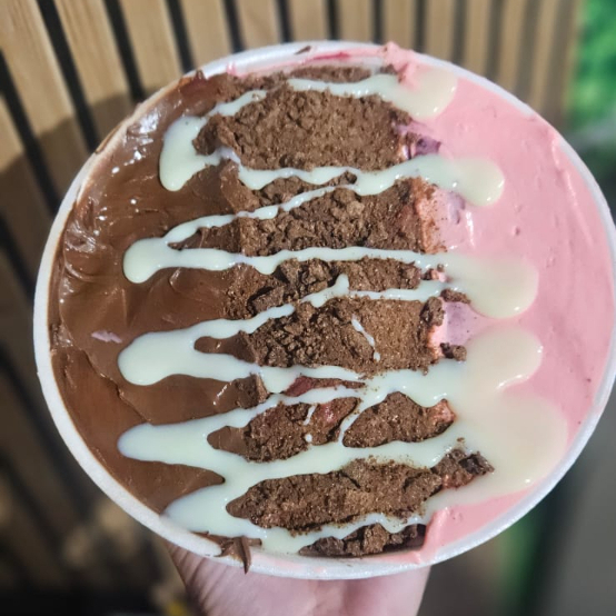 1 litro com: leite condensado, mousse de morango, ovomaltine e creme de avelã