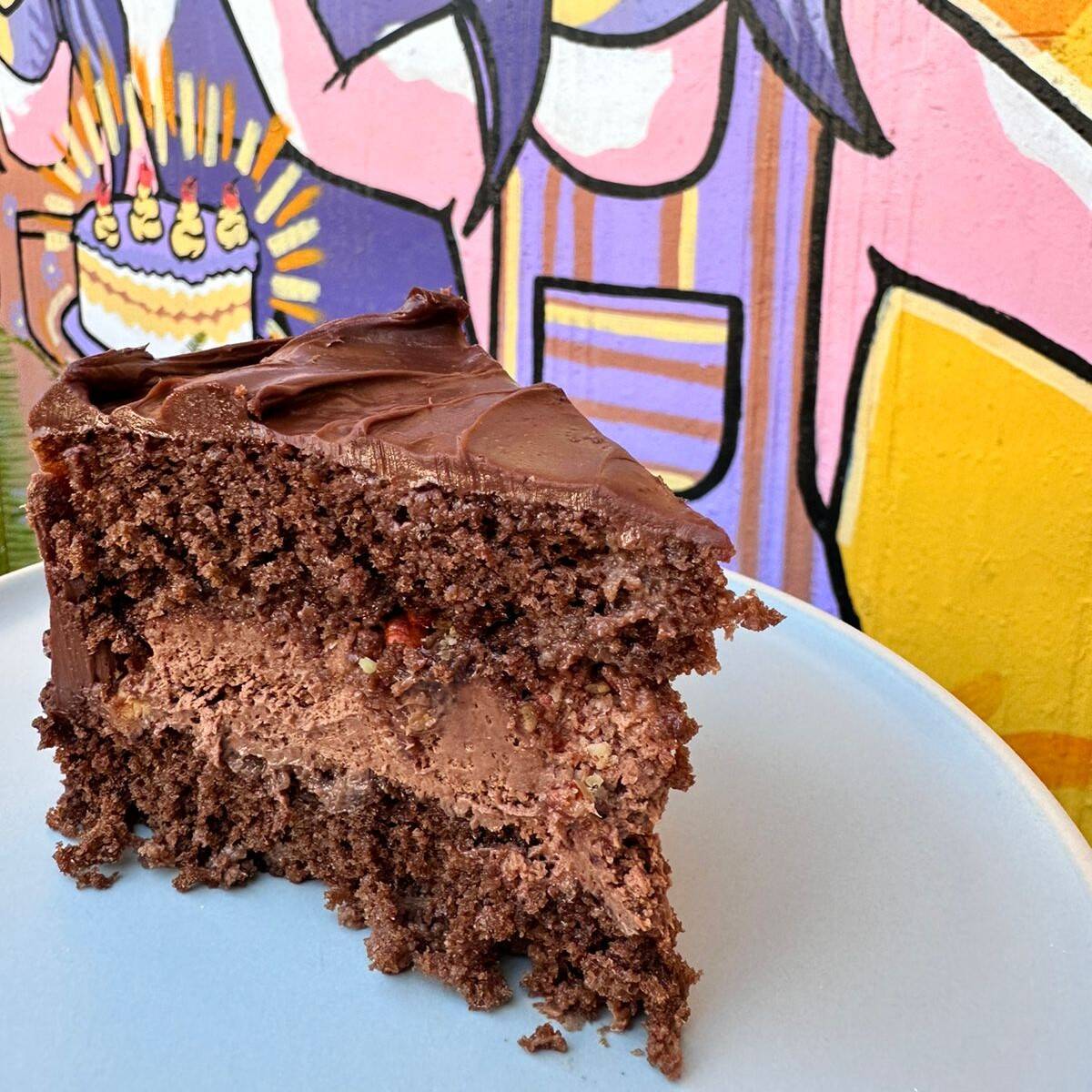 Rebanada de Pastel de Chocolate con Nuez
