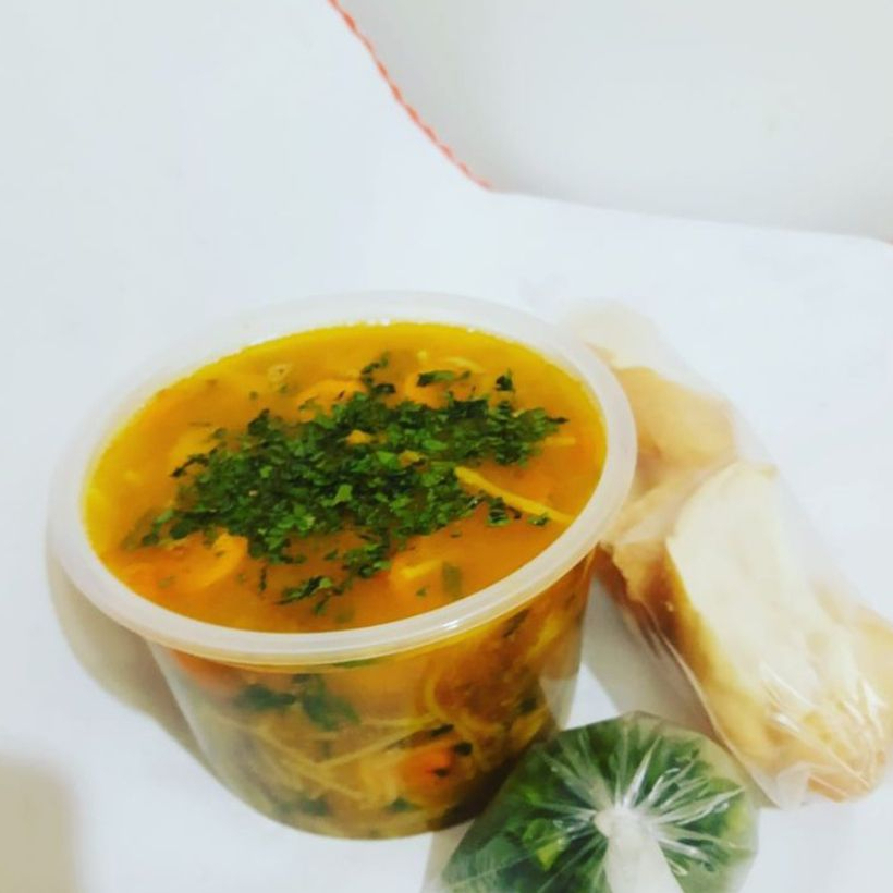 Preparado com frango desfiado, mandioca cremosa e uma combinação especial de temperos secos. Sabor caseiro, encorpado e irresistível — perfeito para aquecer seu dia!