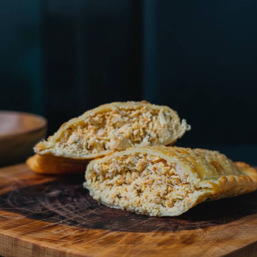 Nosso delicioso frango bem temperadinho.
Massa crocante e sequinha, Pastel de 20x10cm, recheado de ponta a ponta, preparado e frito na hora.
*imagem ilustrativa