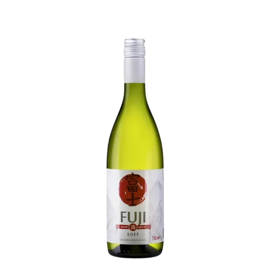 Fuji é um saquê nacional produzido em São Roque-SP, conhecido por ser uma versão mais leve e suave que o tradicional, ideal para drinques, caipirinhas com frutas e consumo puro. Com teor alcoólico de 14%, apresenta aroma e sabor delicados, combinando tradição e modernidade.