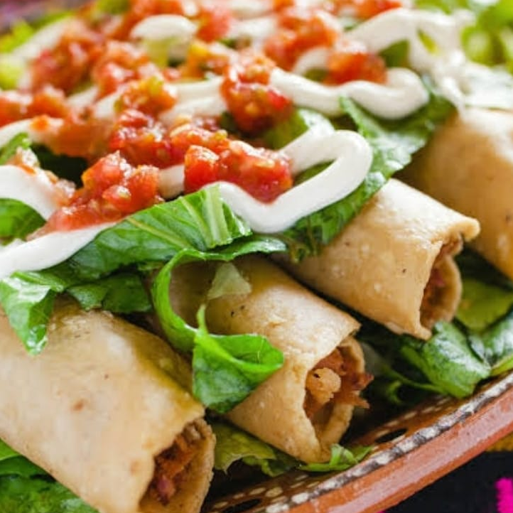 Tacos Dorados de Pollo
