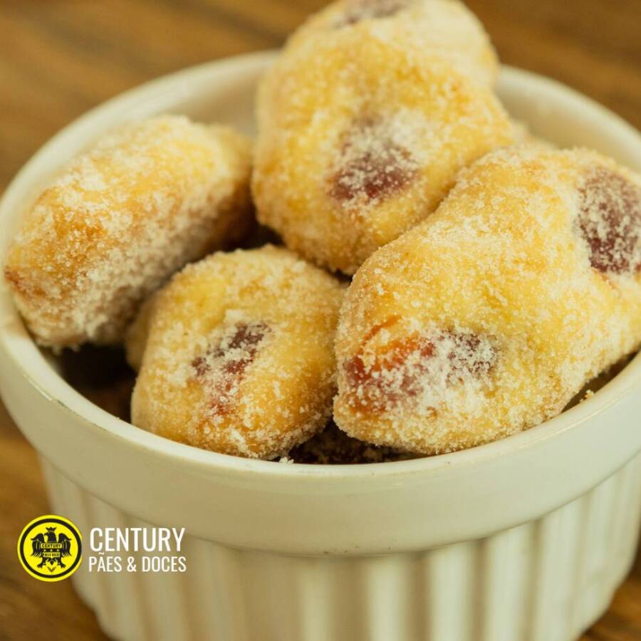 Goiabinha amanteigada: biscoito macio e saboroso, com massa amanteigada que derrete na boca e um recheio generoso de goiabada.