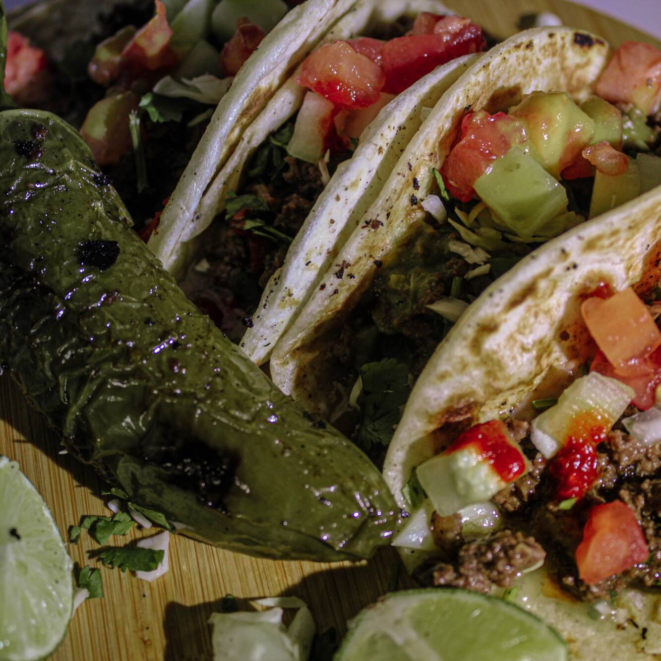 TACOS DE BISTEC EN TORTILLA MIXTA.