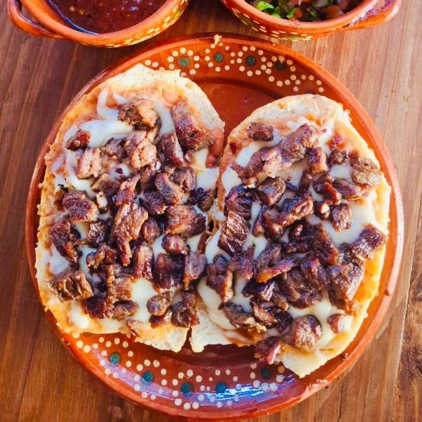 Mollete con Asada