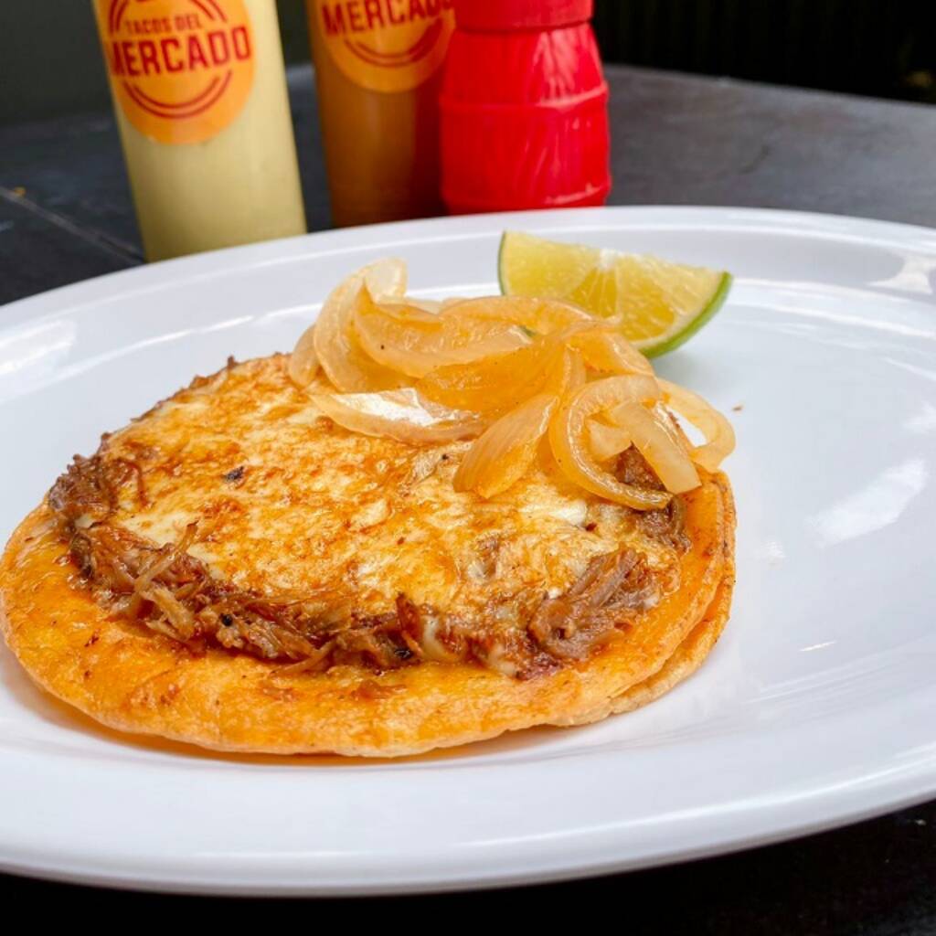 Planchado de Birria con Queso