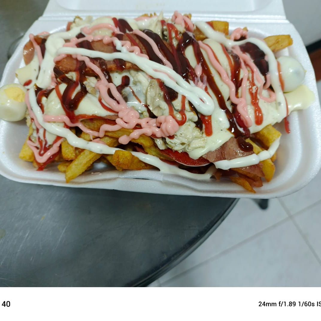 SALCHIPAPA ESPECIAL+ 2huevo Codorniz